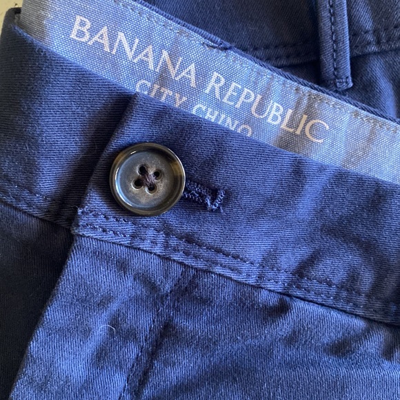 Women’s Banana Republic Size 8P City Chino Navy Blue Stretch Shorts 5” inseam - Picture 4 of 9